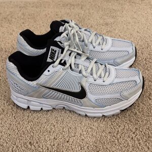 **LIKE NEW** Nike Vomero 5 Blue Tint - Women US 8.5